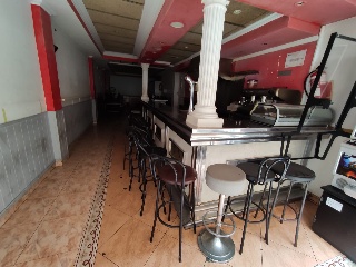 Local en C/ Montseny, Girona 27