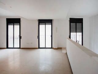 Locales y garajes en C/ Raval de Farigola 40