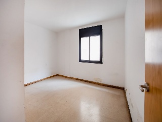 Locales y garajes en C/ Raval de Farigola 44
