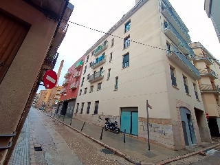 Locales y garajes en C/ Raval de Farigola 22