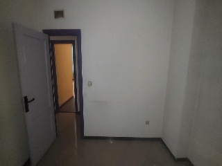 Local en C/ Pintor Rosales - Linares - 32