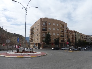 Piso con anejos en Cr de Blanca 3
