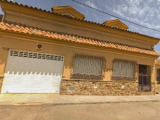 Casa adosada en C/ Saavedra Fajardo 3