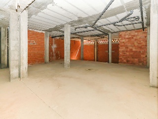 Locales en C/ Lo León 24