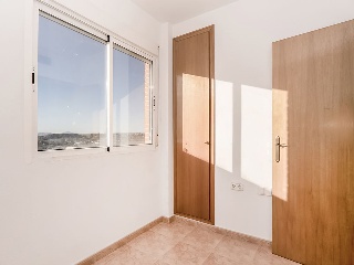 Piso con anejos en C/ Calderón de la Barca 33