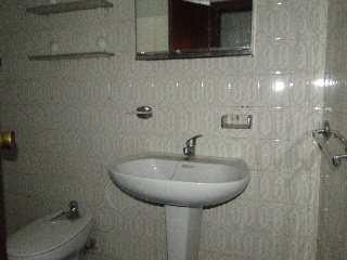 Locales en C/ Virgen de Sales 11