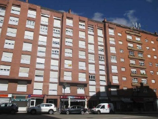 Piso en venta en Oviedo de 69  m²