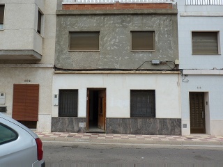 Unifamiliar en venta en Tavernes De La Valldigna de 175  m²