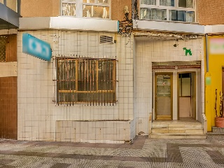 Local comercial en Av Rufo G. Rendueles - Gijón - 18