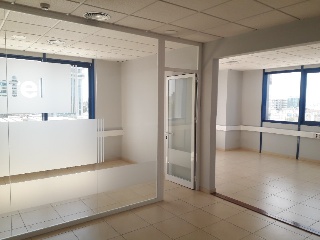 Oficinas y plazas de garaje situadas en Sevilla 4