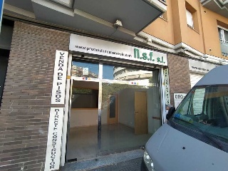 Local en venta en Terrassa de 86  m²