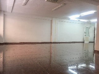 Local entresuelo en Avenida Teodomiro 21