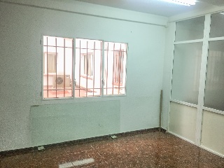 Local entresuelo en Avenida Teodomiro 22
