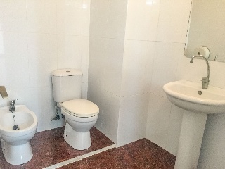 Local entresuelo en Avenida Teodomiro 24