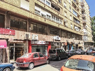 Local entresuelo en Avenida Teodomiro 26
