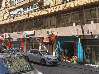 Local entresuelo en Avenida Teodomiro 27