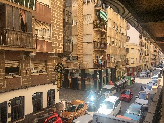 Local entresuelo en Avenida Teodomiro 28