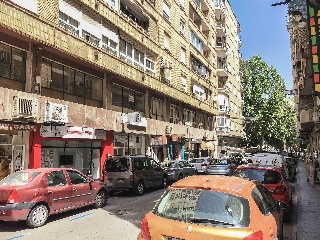 Local entresuelo en Avenida Teodomiro 29