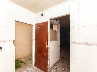 Bajo en C/ Lavoisier 25