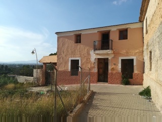 Casa adosada en C/ Salvador Blanquer 6
