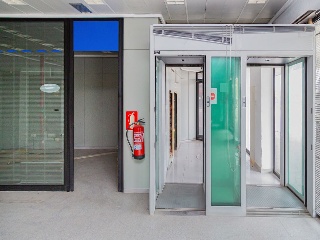 Local comercial en Av Gómez de Avellaneda - Zaragoza - 8