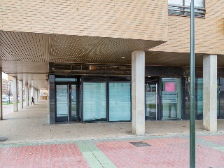 Local comercial en Av Gómez de Avellaneda - Zaragoza - 19