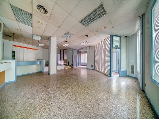 Local comercial en C/ Lasierra Purroy 11