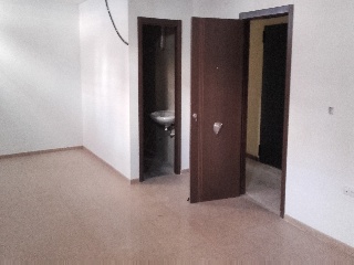 Locales en C/ Lolita Miralles Esteve 4