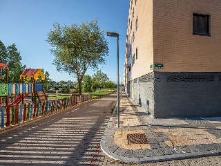 Locales en C/ Felipe Guillén 28
