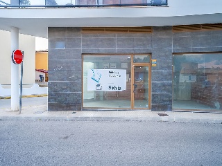 Locales en Av Corts Valencianes 4