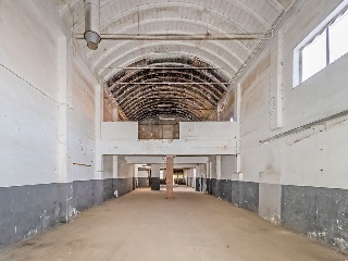 Nave Industrial en C/ Camí de la Torre del Breny 4