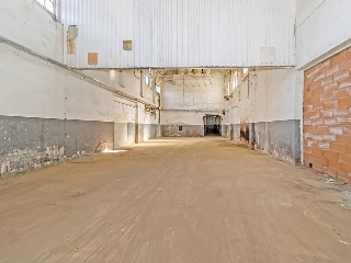 Nave Industrial en C/ Camí de la Torre del Breny 5