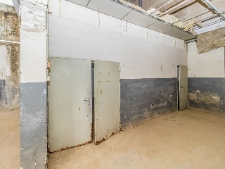 Nave Industrial en C/ Camí de la Torre del Breny 7