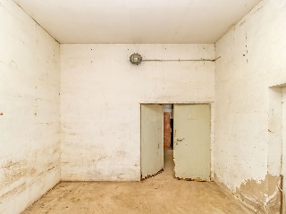Nave Industrial en C/ Camí de la Torre del Breny 9