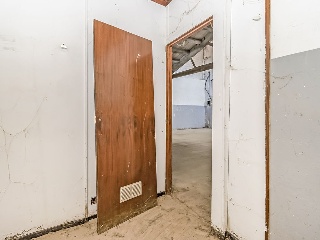 Nave Industrial en C/ Camí de la Torre del Breny 11