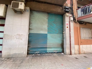 Local en venta en Cornellà De Llobregat de 236  m²