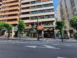 Piso en venta en Oviedo de 145  m²