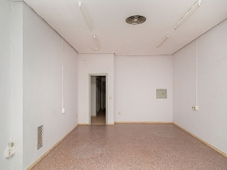 Locales en C/ Salvador Minguijon, Zaragoza 3