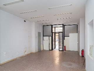 Locales en C/ Salvador Minguijon, Zaragoza 4