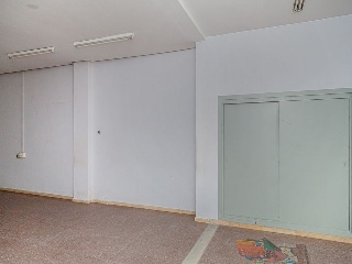 Locales en C/ Salvador Minguijon, Zaragoza 9