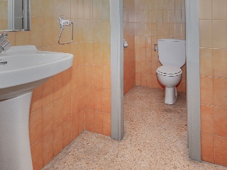 Locales en C/ Salvador Minguijon, Zaragoza 12
