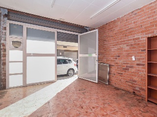 Locales en C/ Abat Oliva 9