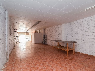 Locales en C/ Abat Oliva 15