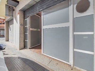Locales en C/ Abat Oliva 20