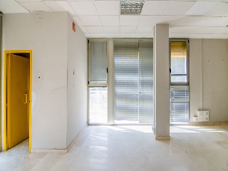 Conjunto de oficinas y plazas de garaje en Av Las Golondrinas 2
