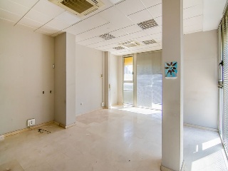 Conjunto de oficinas y plazas de garaje en Av Las Golondrinas 3