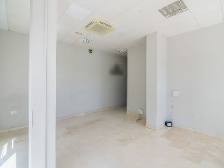 Conjunto de oficinas y plazas de garaje en Av Las Golondrinas 5