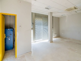 Conjunto de oficinas y plazas de garaje en Av Las Golondrinas 6