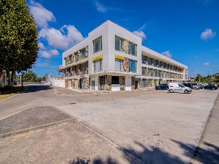 Conjunto de oficinas y plazas de garaje en Av Las Golondrinas 11