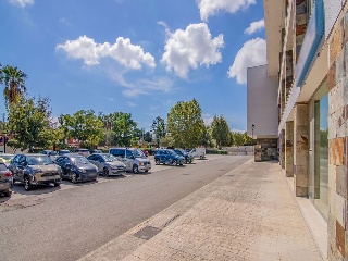 Conjunto de oficinas y plazas de garaje en Av Las Golondrinas 12